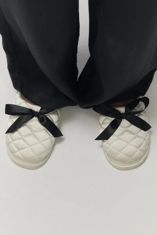 women's pajamas with a sophisticated, modern twistZapatillas