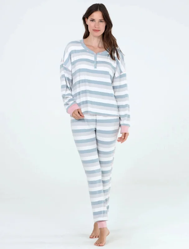 women's pajamas designed for those who believe in sweet dreams and cozy nights.Back in Bed PJ Set