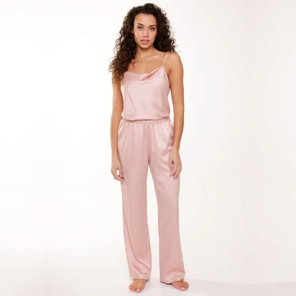 women's pajamas with an adjustable necklinePijama rosa raso set