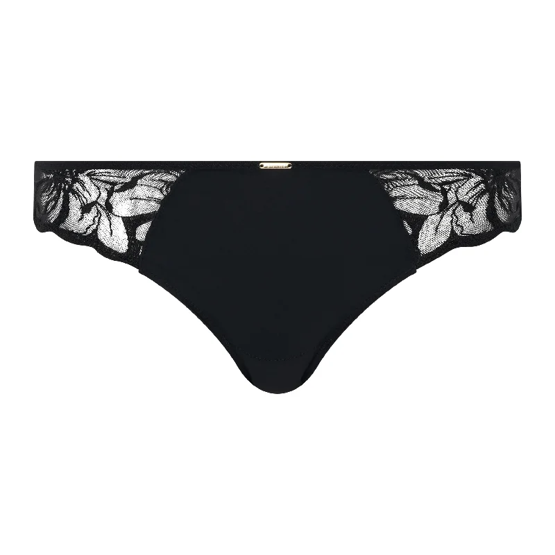 floral lace thong panties with a high-cut design and stretchable waistbandChantelle Fleurs slip black