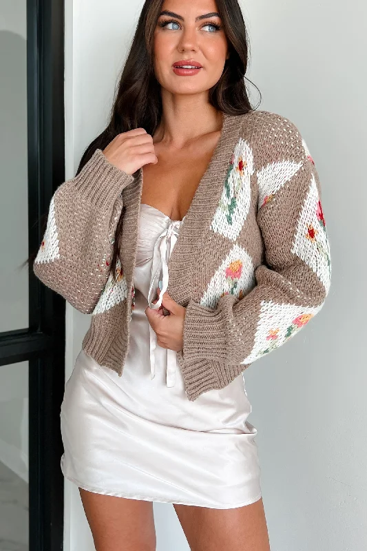 Women's Polyester SweatersRetro Blooms Vintage Floral Short Cardigan (Tan)