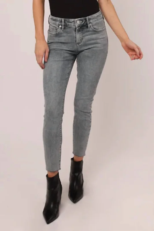 Women's Jodhpurs with ButtonsGisele Classic Mid Rise Skinny Jean In Washed Grey